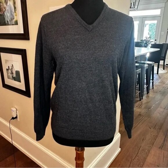 J. Crew Men's Charcoal Sweater 100% Merino Wool V Neck EUC - Picture 3 of 5
